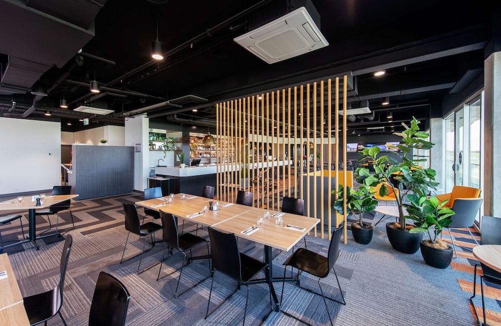 Rydges Pit Lane Hotel 35/50