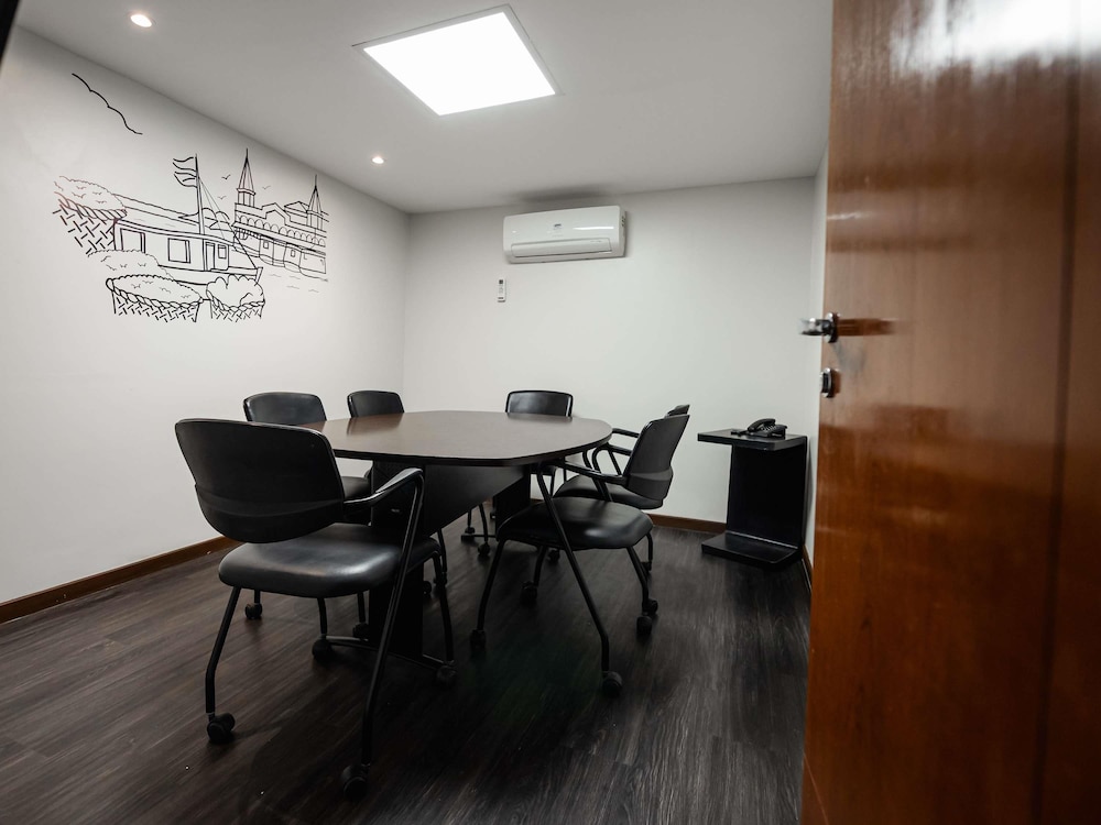 Ibis Styles Belem Nazare 53/63