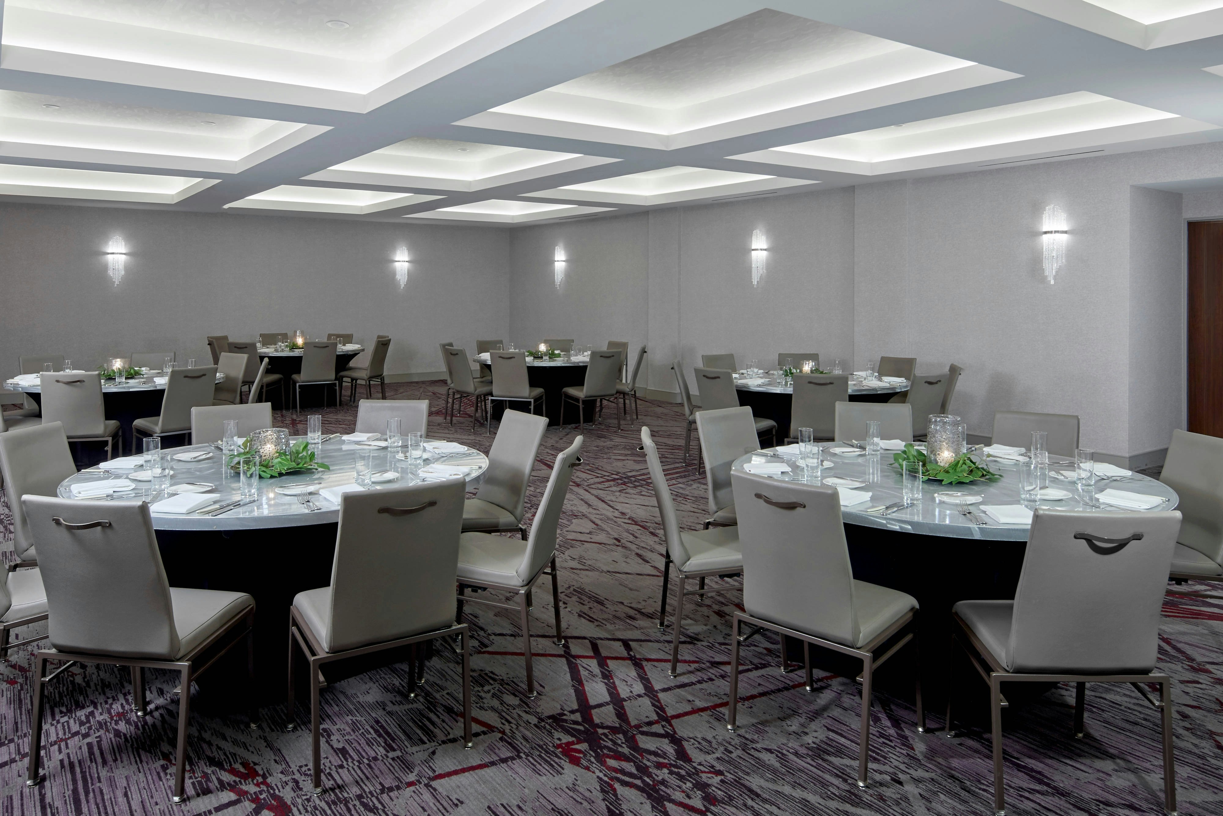 The Del Monte Lodge Renaissance Rochester Hotel Spa 29/34