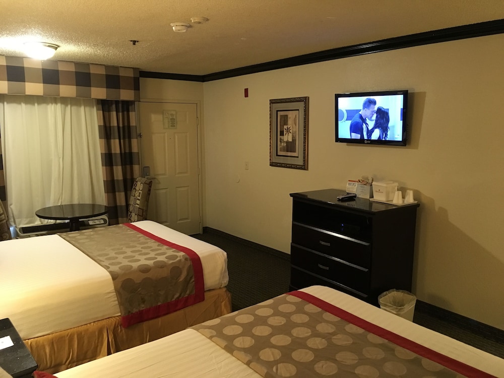 Ramada By Wyndham Ontario 17/31