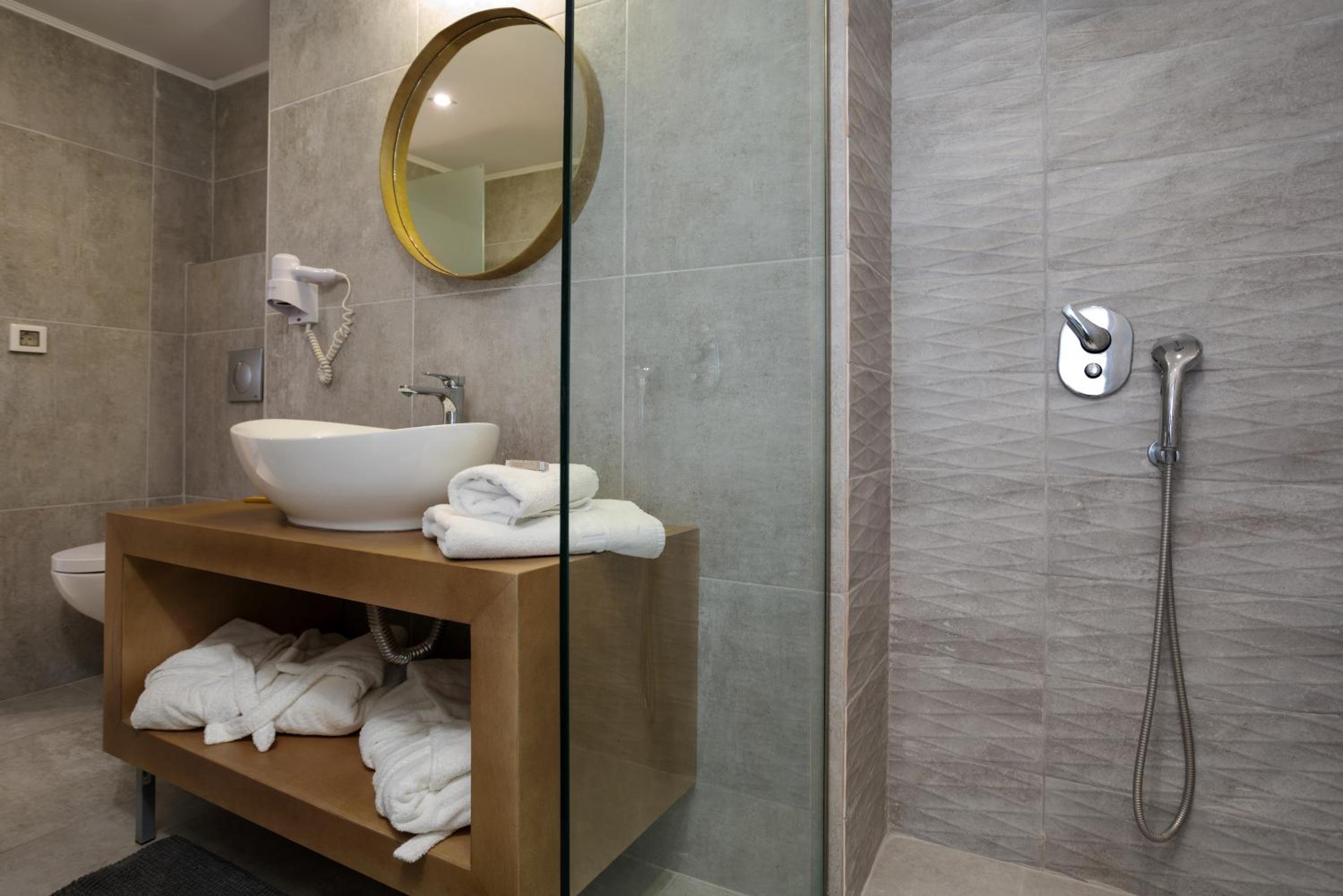 VenusHotel and Suites 47/50