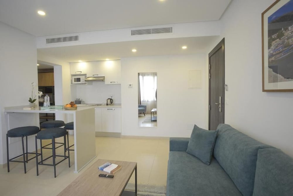Maia Hotel Suites 23/44