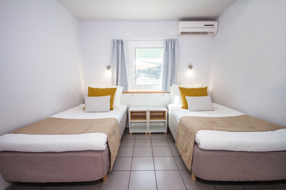 1 BEDROOM, APARTMENT