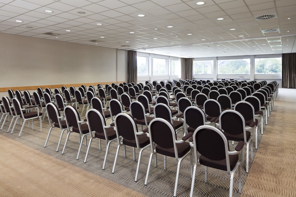 HOLIDAY INN MAIDENHEAD-WINDSOR 38/50