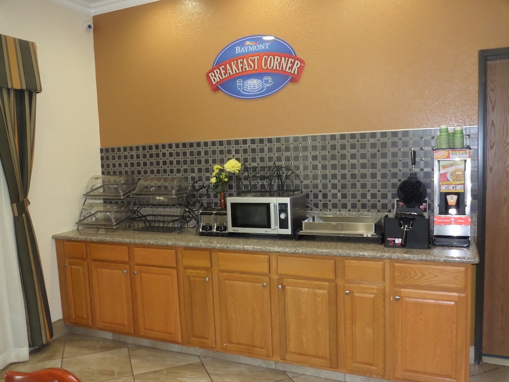 Baymont by Wyndham Pearsall 3/33