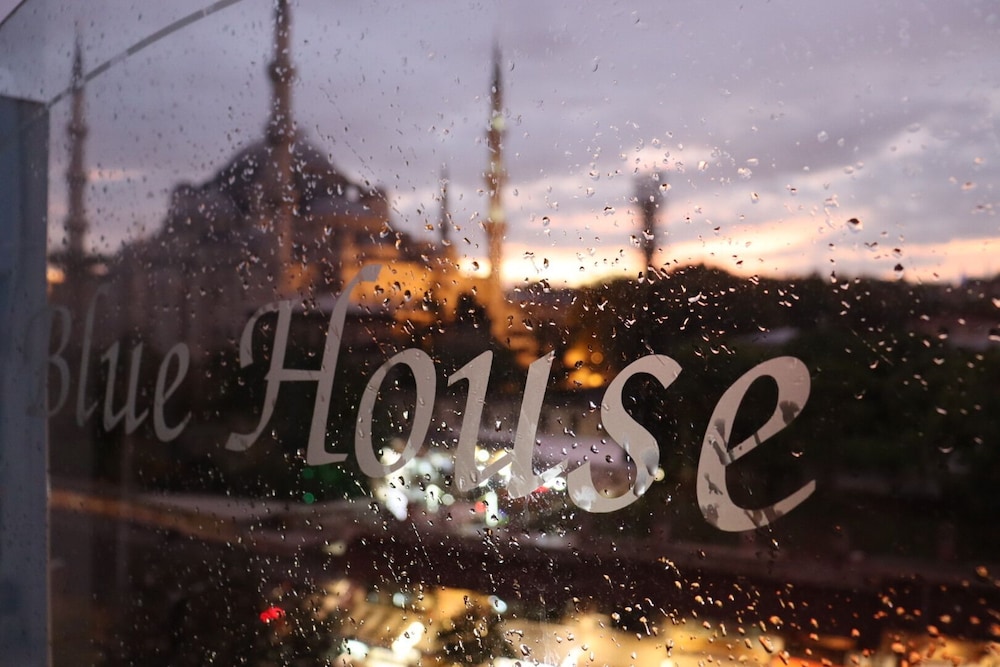 Blue House Hotel 75/78