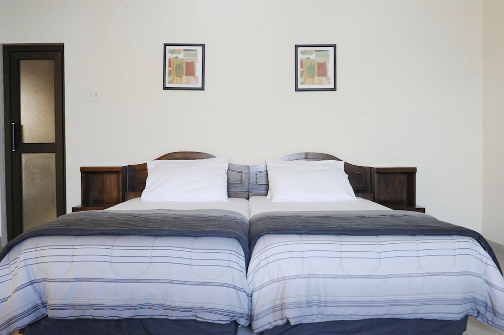 Mount Pleasant Inns & Apartment 11/50