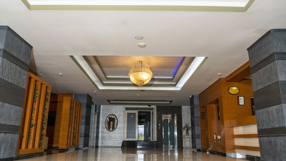 MOX Hotel 8/50