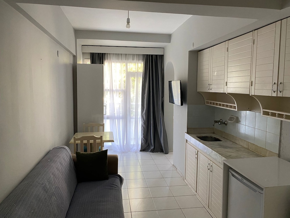 Rosella Hotel 42/62