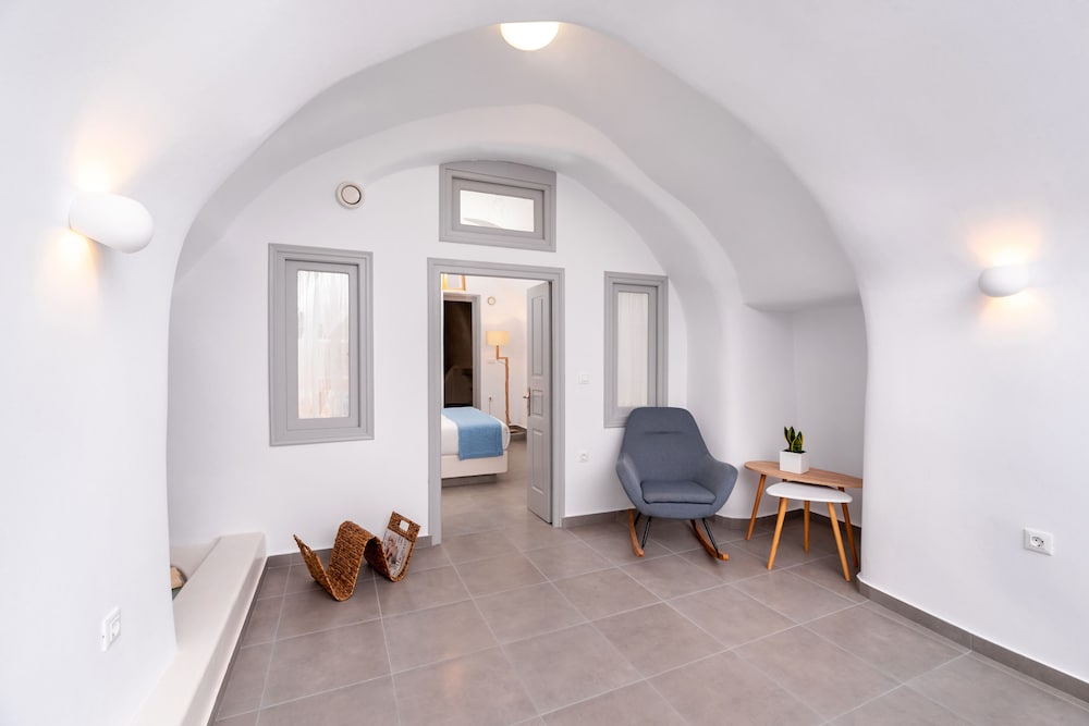 Santorini Caves 22/50
