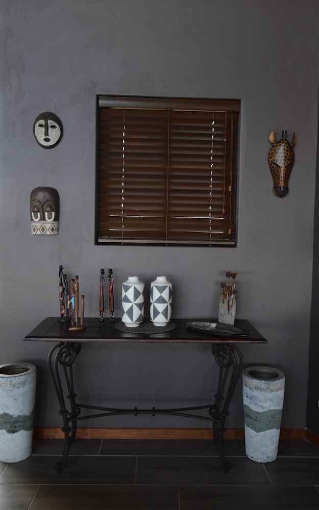 J-Bay Zebra Lodge 11/50