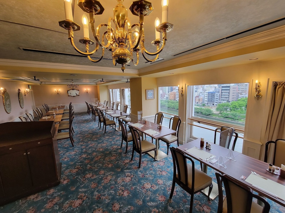 Osaka Castle Hotel 52/73