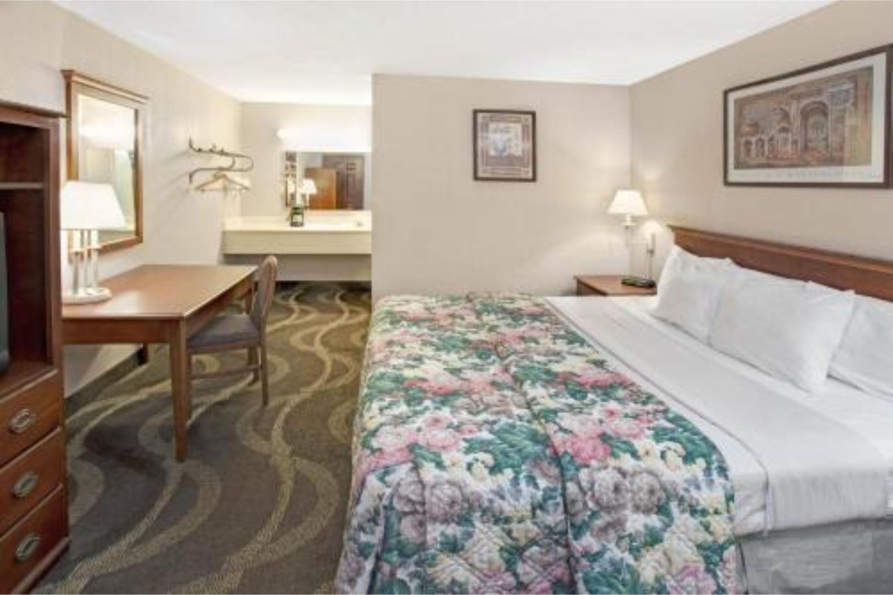 غرفة بسرير كينج للمدخنين، Motel6 Alsip, IL 2/2