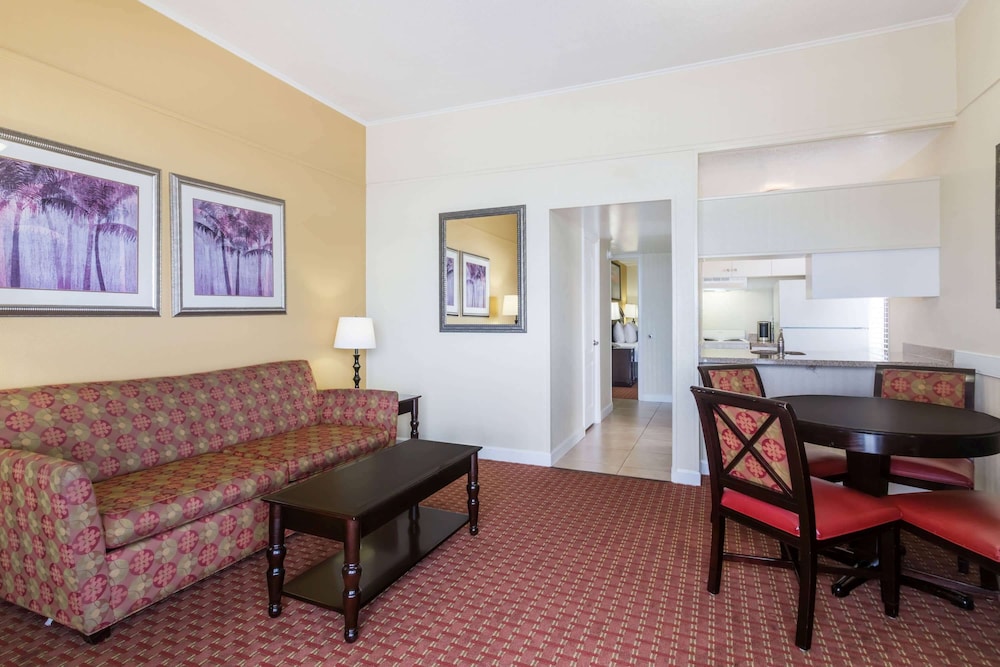 Wyndham Garden Fort Walton Beach Destin 35/55