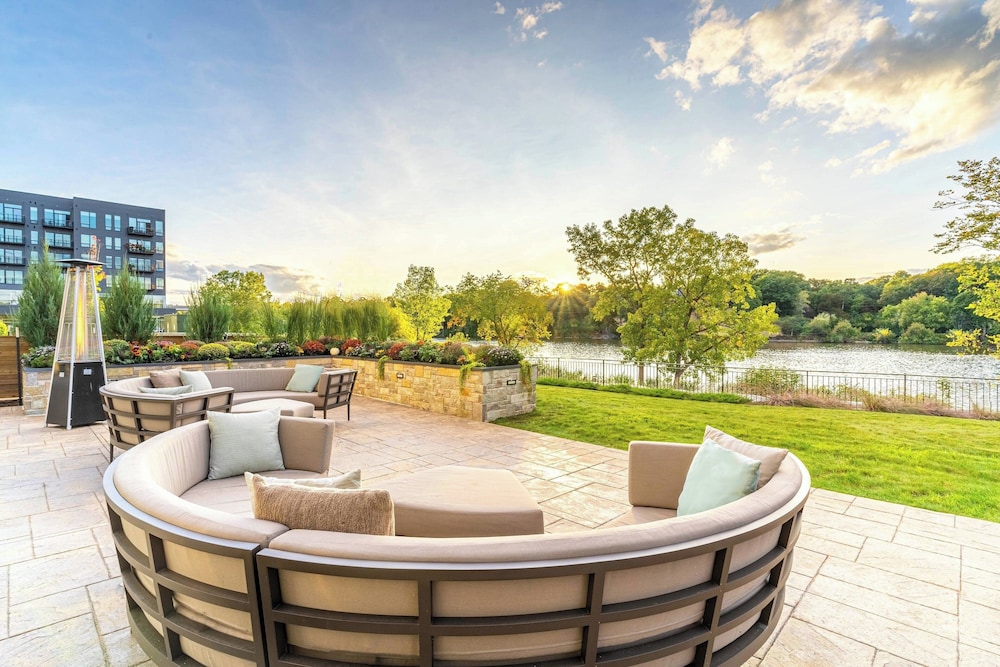 Courtyard Appleton Riverfront 46/58