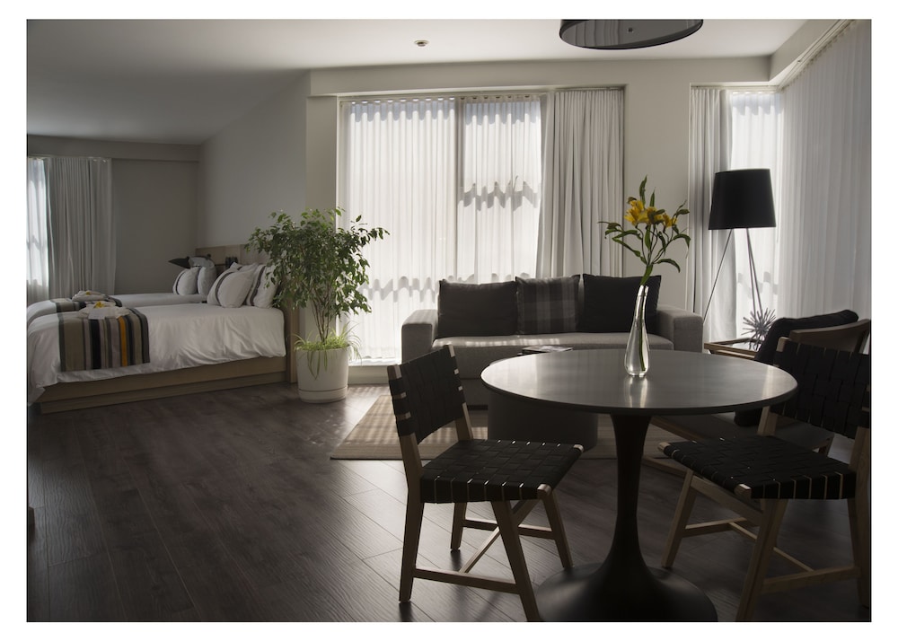 CASA GRANDE SUITES 24/42