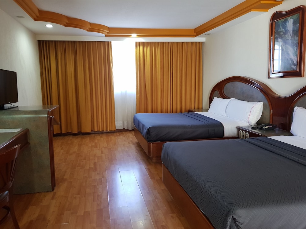 STANDARD, 2 QUEEN BEDS