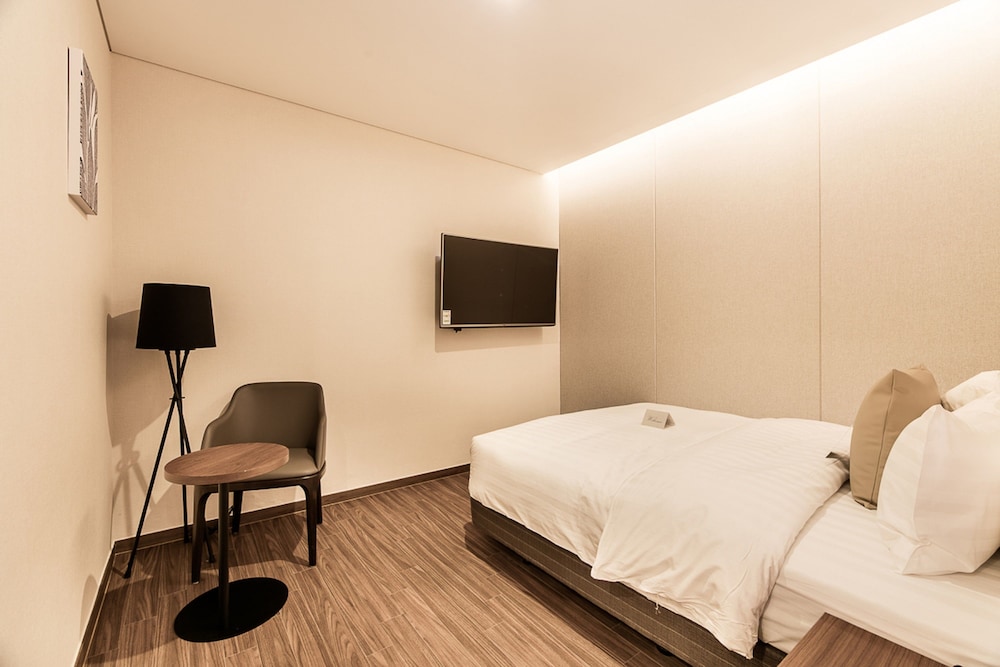 WD HOTEL 18/50
