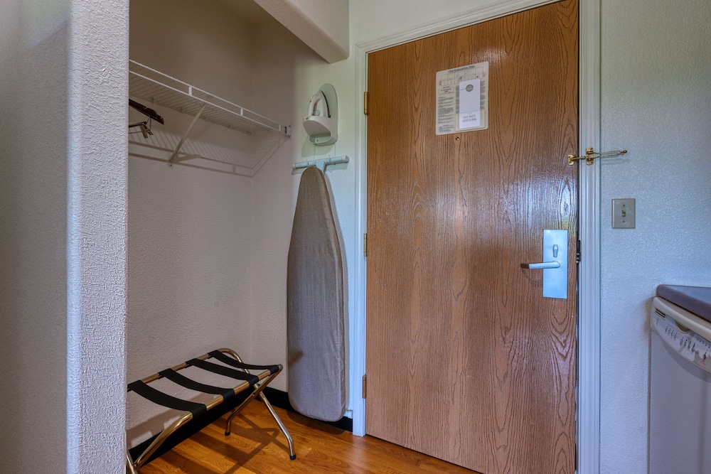 All Towne Suites 53/54