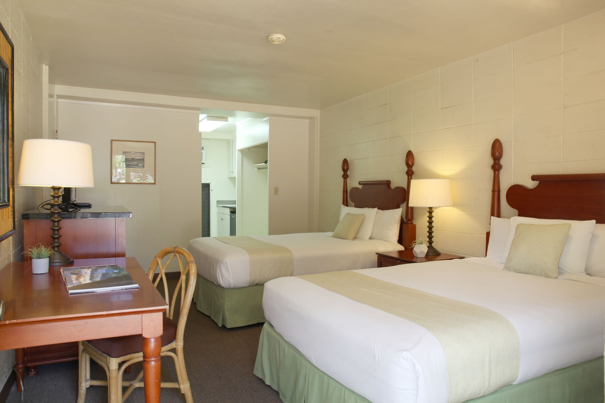 Standard, 1 King or 2 Double Beds