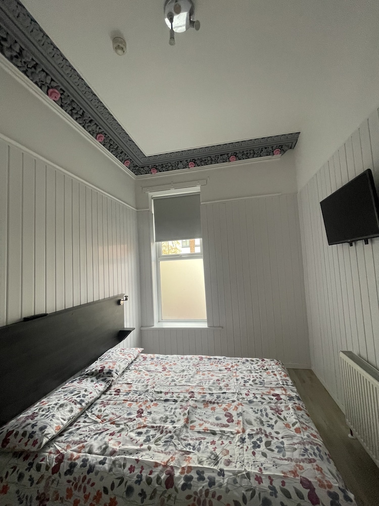 OYO Queens Quarter 25/56