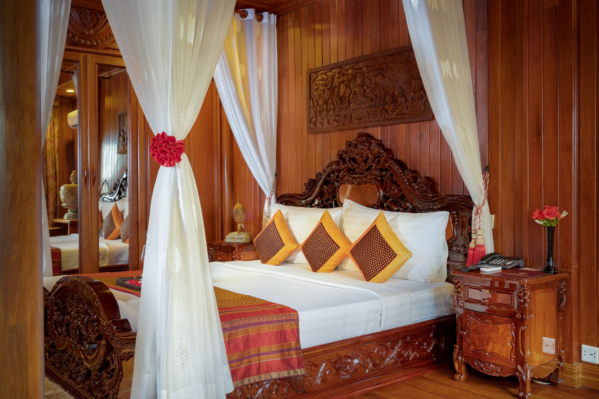 SUITE, KING BED, CITY VIEW