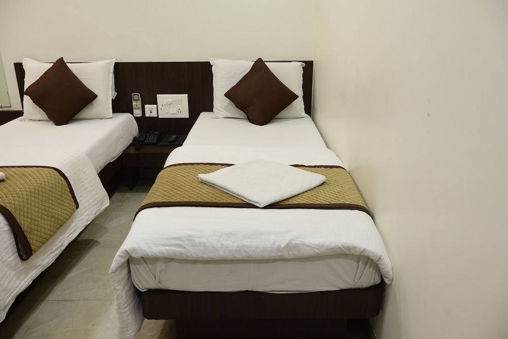 OYO Rooms Thaltej SG Highway 15/51