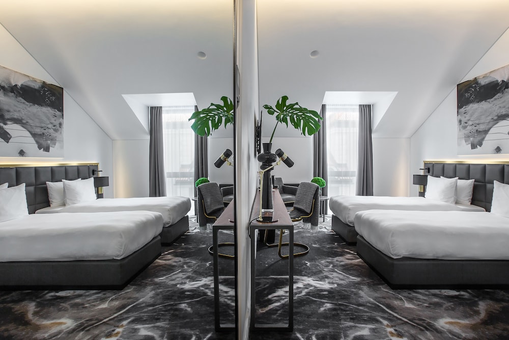 Superior, Twin Beds
