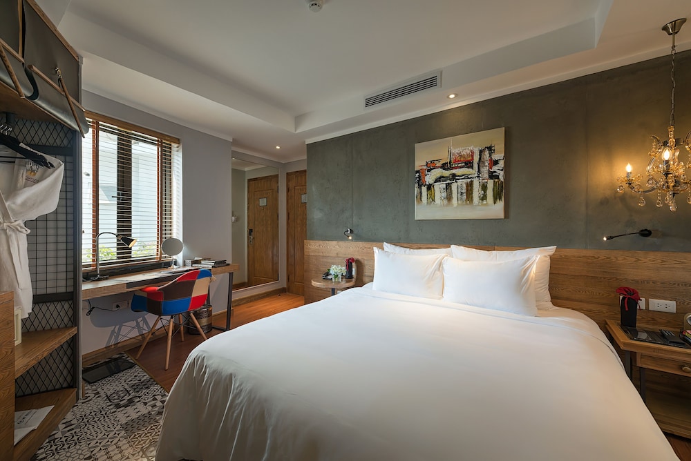 Bespoke Trendy Hotel Hanoi 12/50