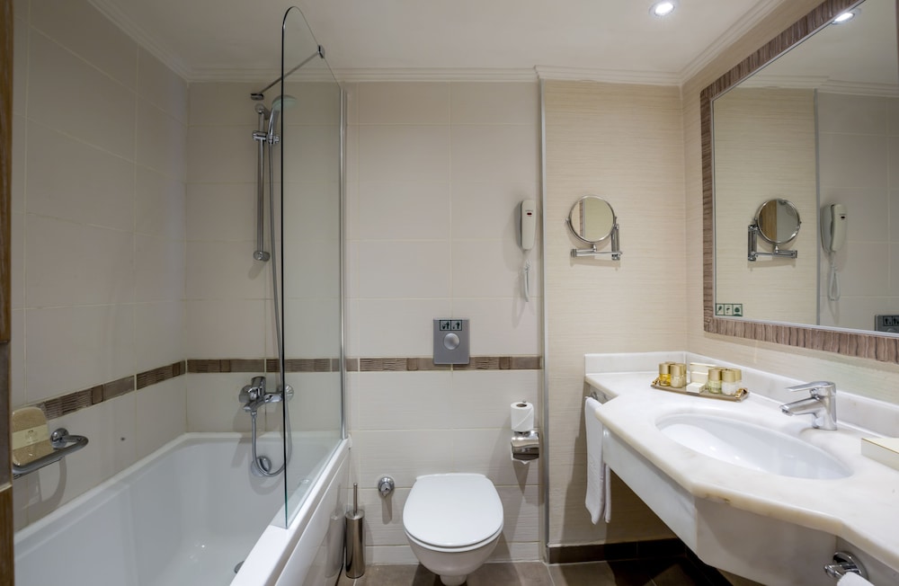 Bellis Deluxe Hotel 30/89