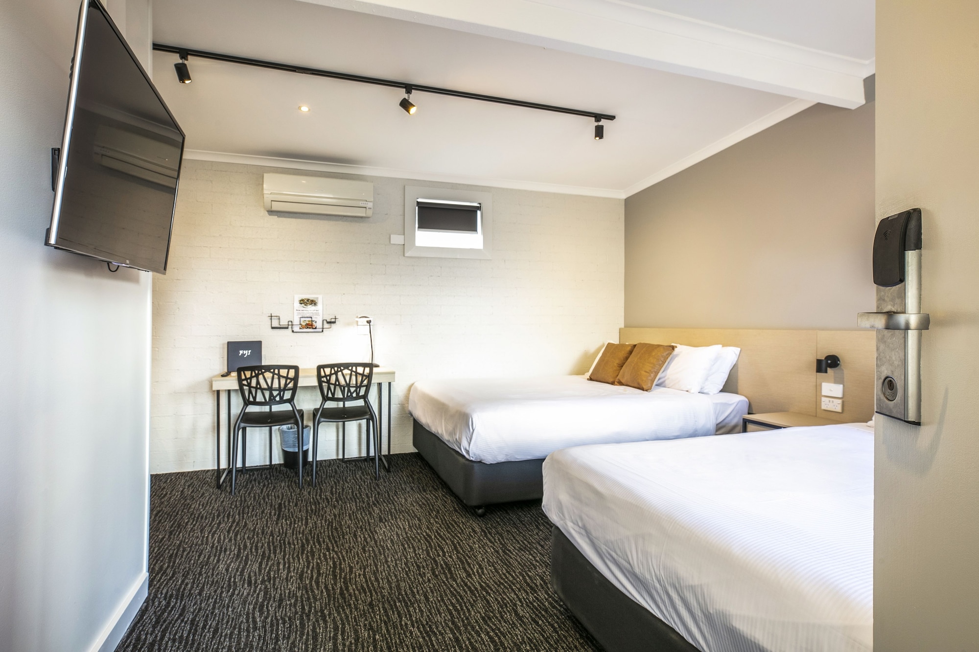 STUDIO, KING BED, WITH EXTRA BED