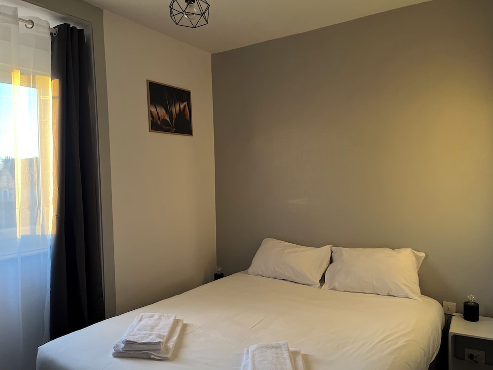 Brit Hotel Guingamp L Armor 14/50