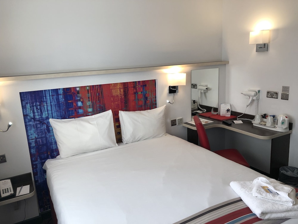 Ramada by Wyndham Milton Keynes 15/47