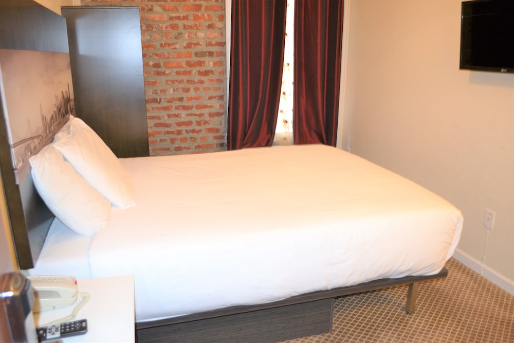 Inn on Folsom 12/36