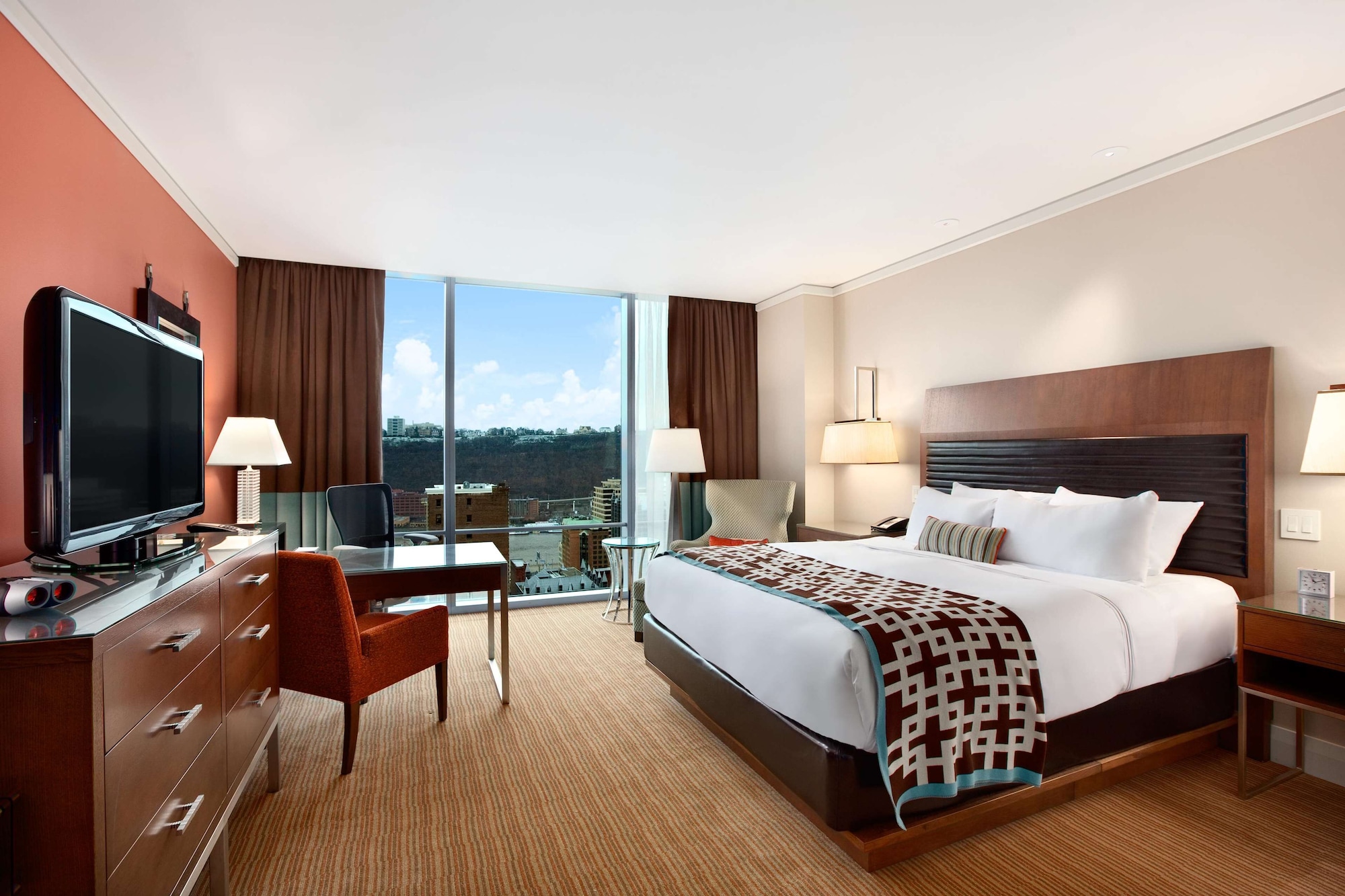 FAIRMONT, KING BED, CITY VIEW