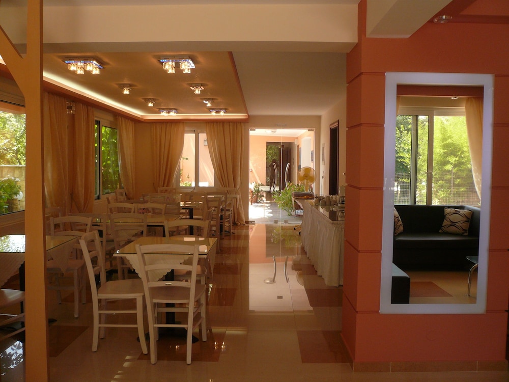 Avra Hotel 54/71