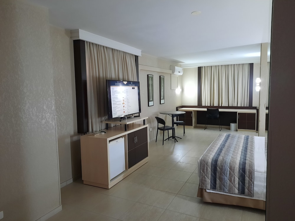 Hotel Metropole Maringa 46/69