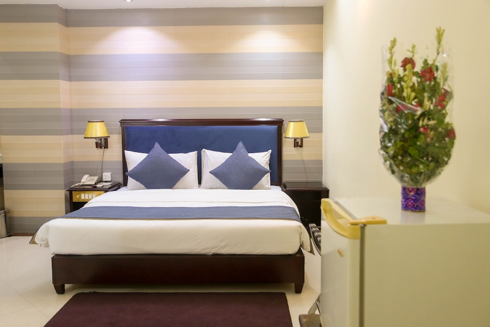 HOTEL VALLEY GARDEN 26/67