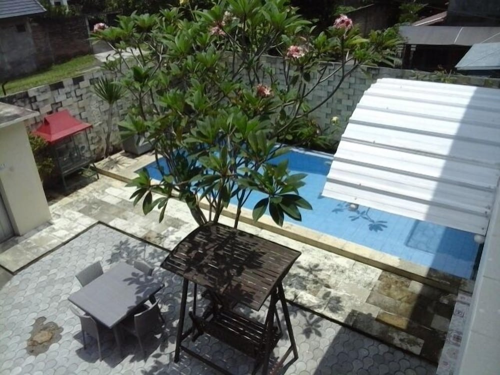 Griya Nendra Hotel 45/50
