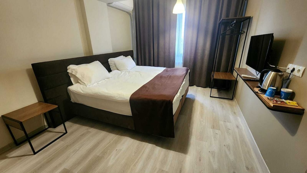 Moda Hotel 12/50