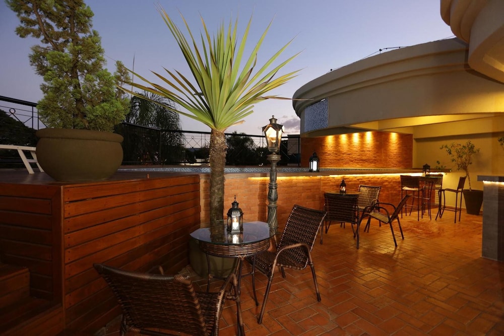 Oasis Plaza 36/47