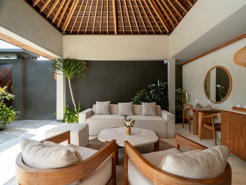Cocana Resort 60/76