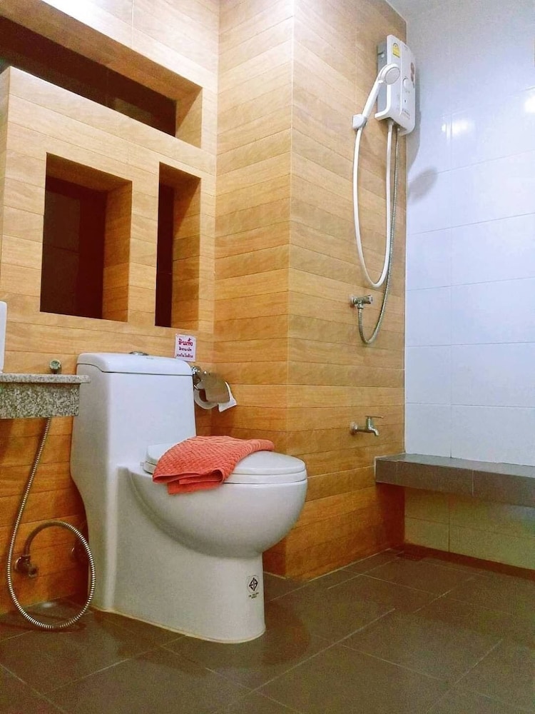 Sakura Boutique Hotel And Residence 36/38