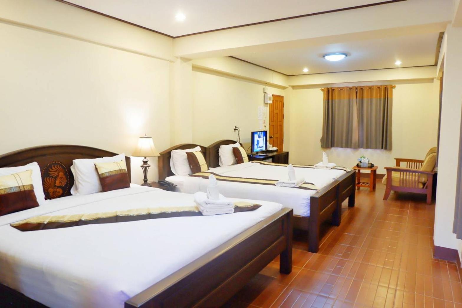 Nan Baankhun Hotel 10/58
