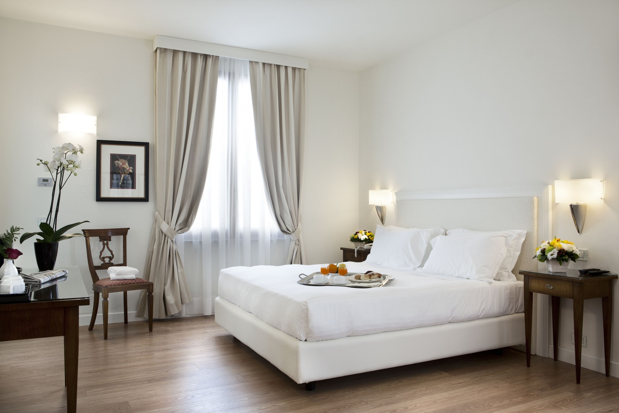 EXECUTIVE, KING BED