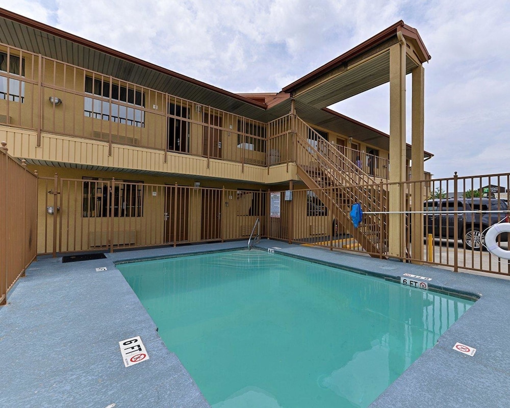 Econo Lodge Killeen, TX 2/15