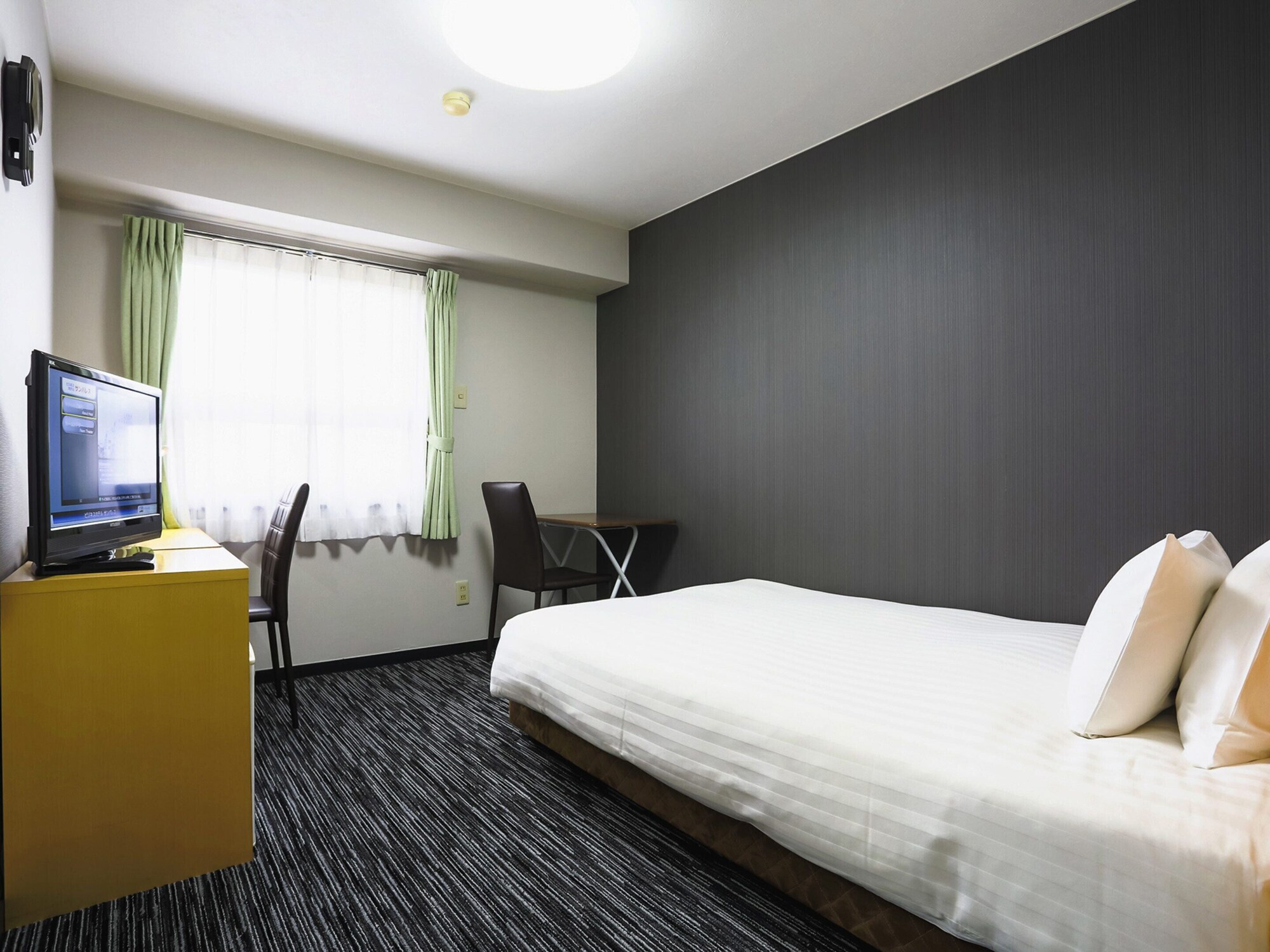 SINGLE, DOUBLE BED, SMOKING