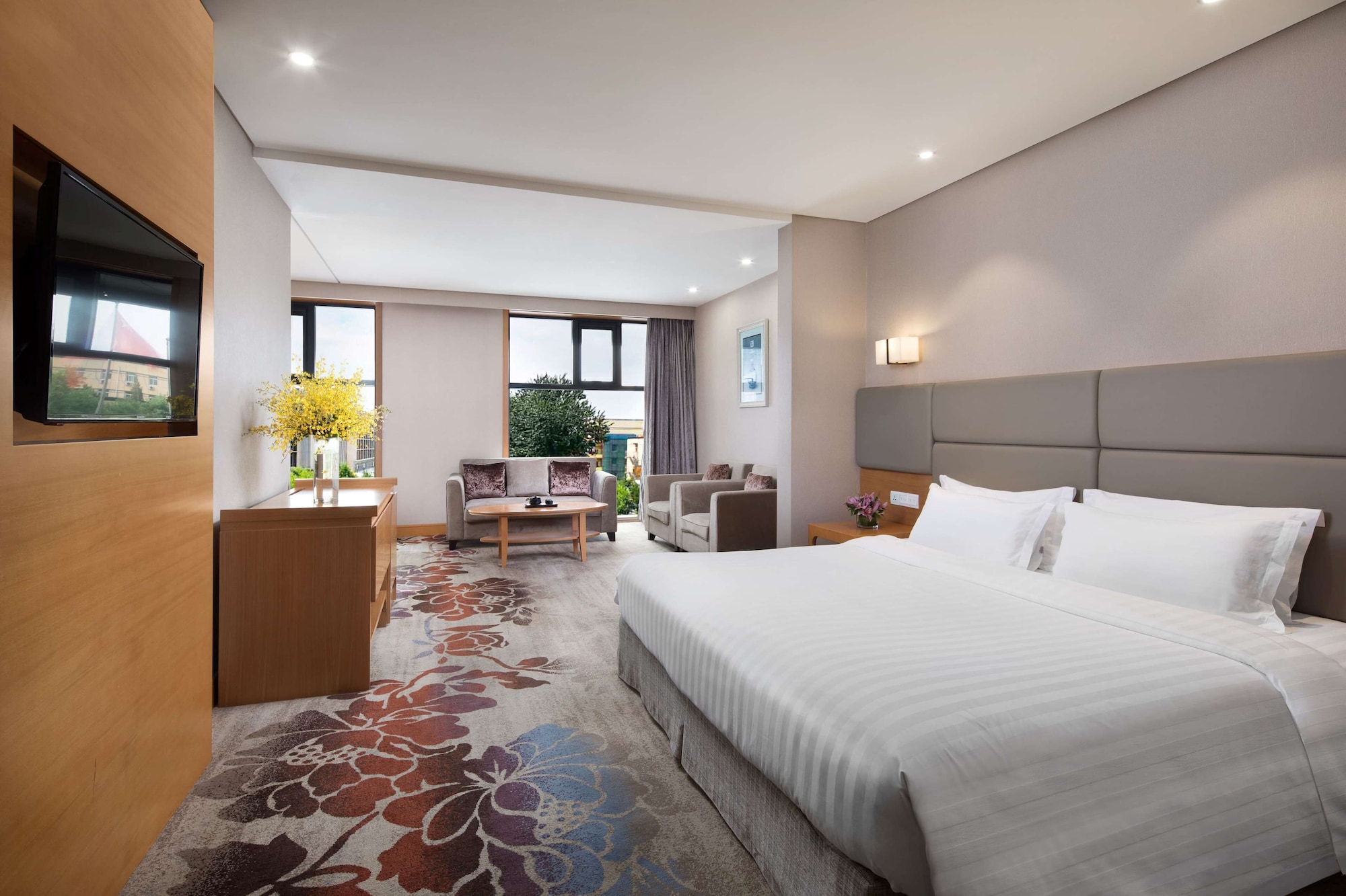 Room at Ramada by Wyndham Beijing Airport, BEIJING
