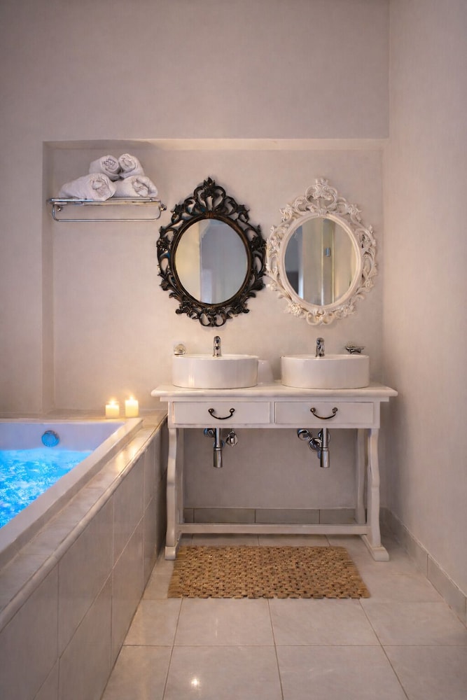 Panorama Suites And Spa 9/85