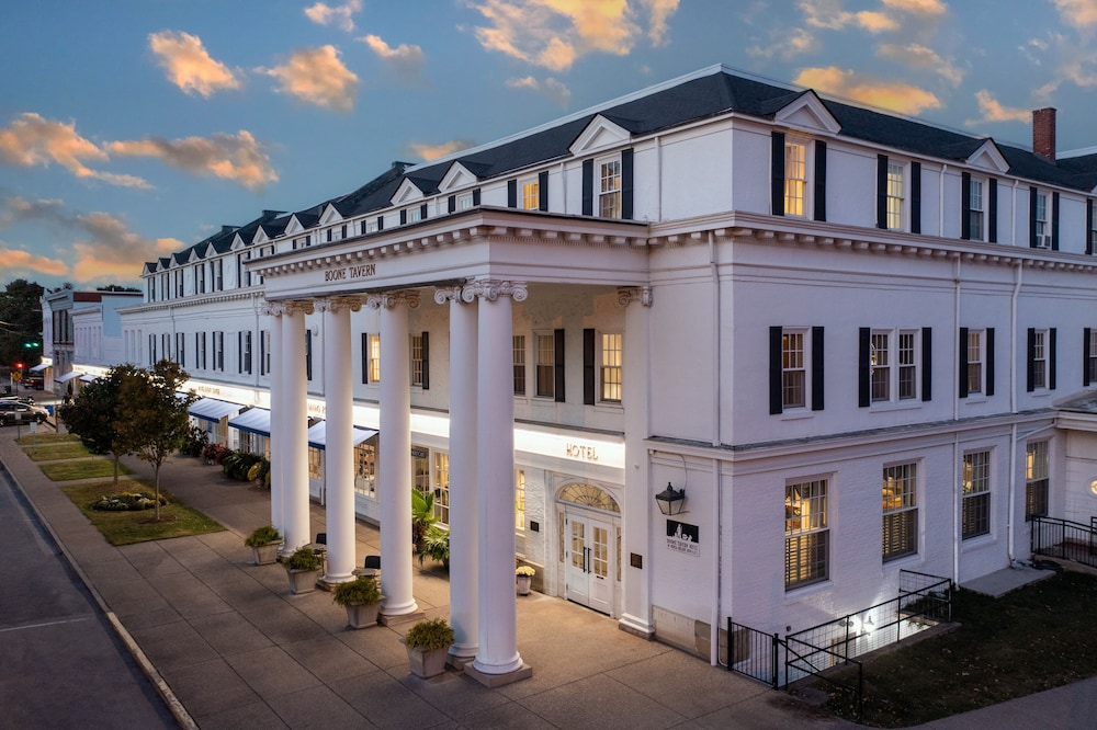 Historic Boone Tavern Hotel and Restaurant 4/69